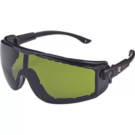 Benais is szemüveg af, as