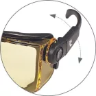 Benais is szemüveg af, as